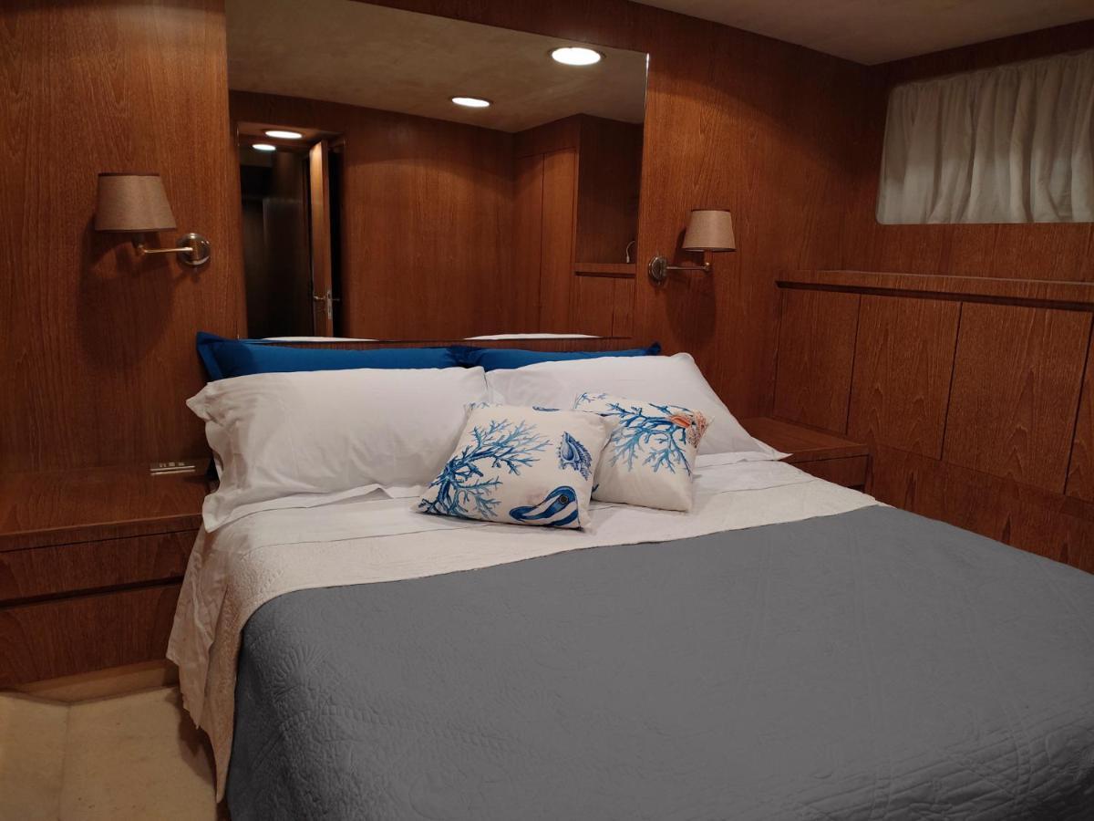 Hotel BOAT&BREAKFAST LUCRETIA, LUXURY yacht Àrbatax Exterior foto
