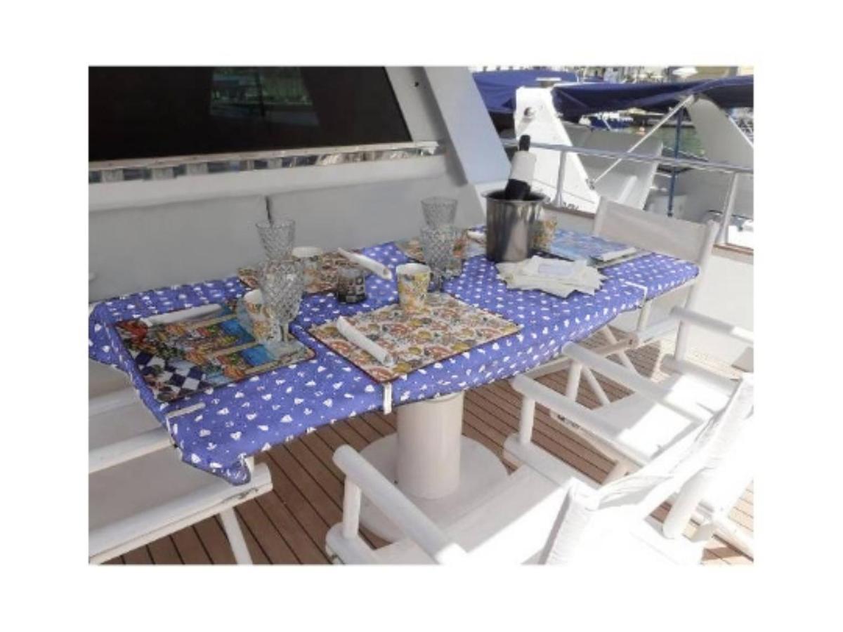 Hotel BOAT&BREAKFAST LUCRETIA, LUXURY yacht Àrbatax Exterior foto