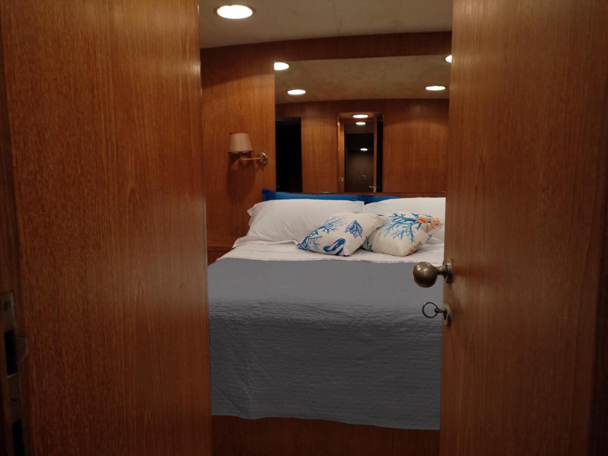 Hotel BOAT&BREAKFAST LUCRETIA, LUXURY yacht Àrbatax Exterior foto
