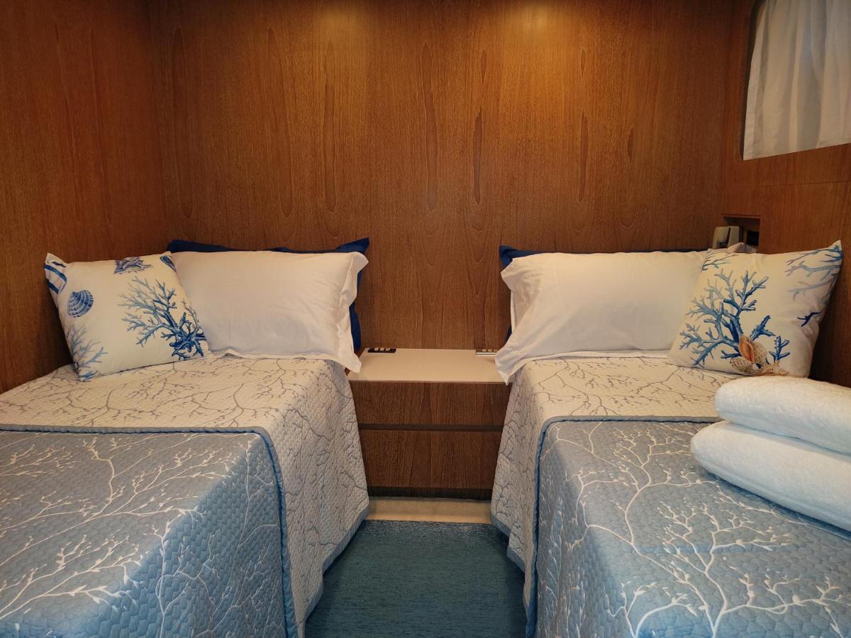 Hotel BOAT&BREAKFAST LUCRETIA, LUXURY yacht Àrbatax Exterior foto